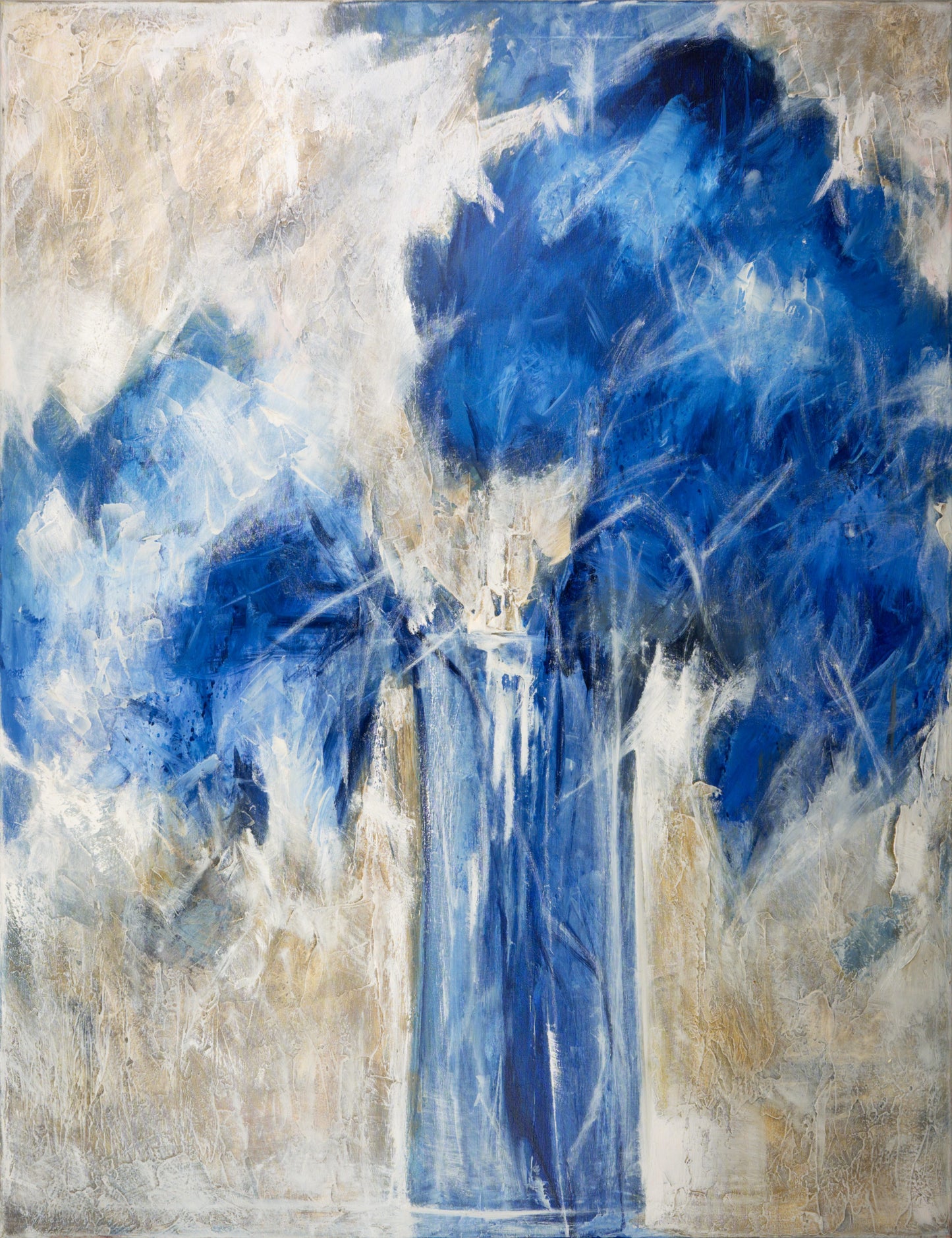 Blaue Blumen in blauer Vase Bild 1